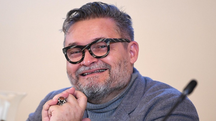 Васильев рассказал, как его задержали в аэропорту после ограбления Лувра