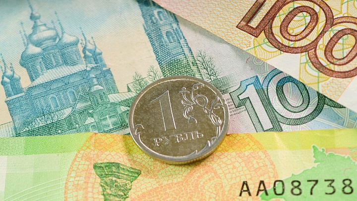 Властям категорически не стоит регулировать курс рубля, считают эксперты