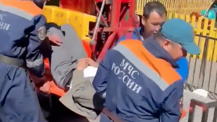 В Туве начали проверку после инцидента с застрявшими на аттракционе двумя людьми