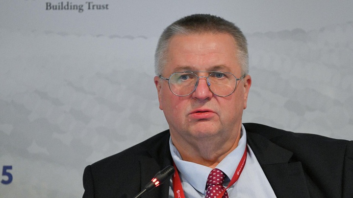 Экономический вес западных стран снижается, заявил Оверчук