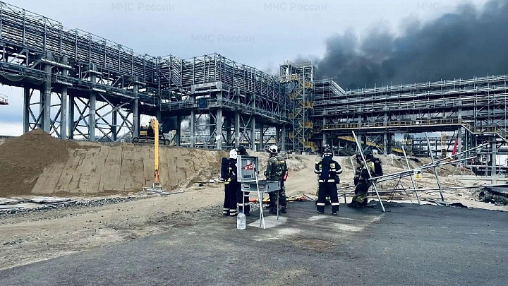 Губернатор сообщил, что причина пожара на Амурском ГХК пока не установлена